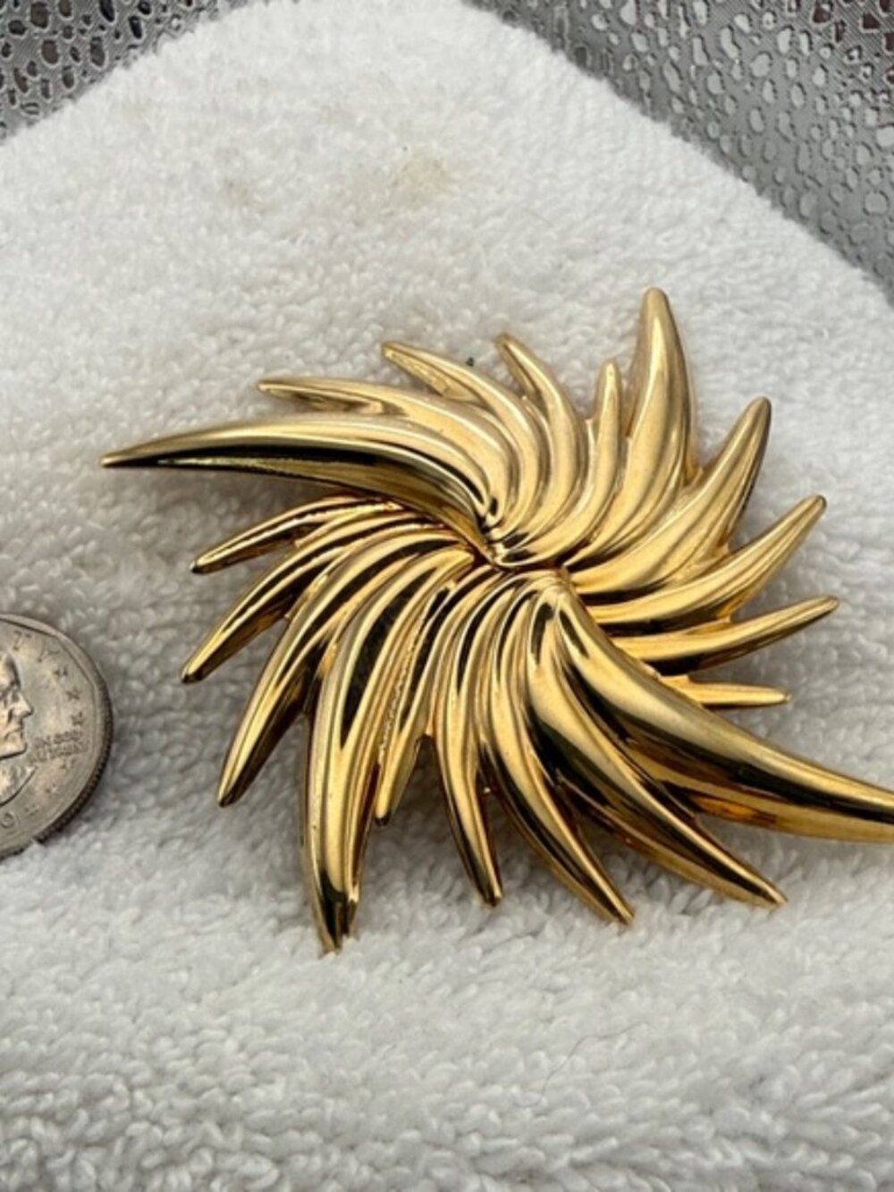 Vintage 1960’s Groove Germany Radiant Goldtone Pointed Flower